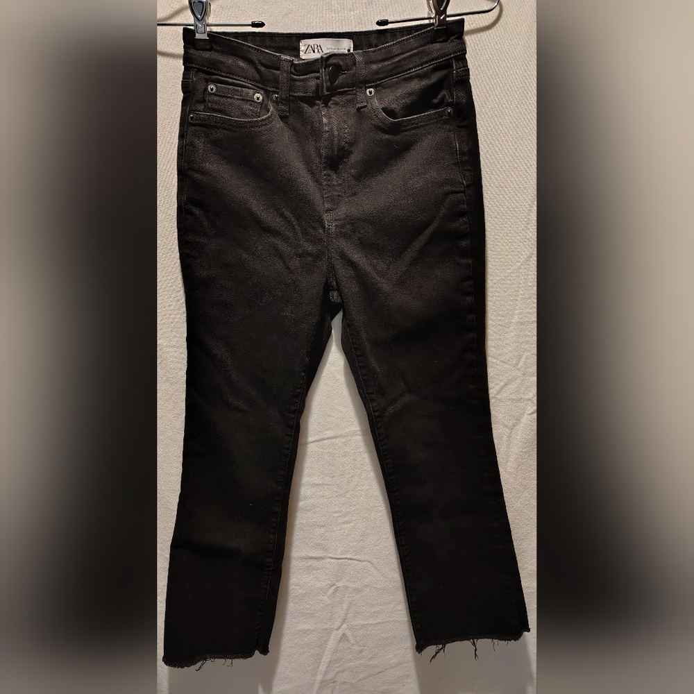 Zara Black Women's Straight Leg Raw Hem Ankle Cropped Faded Wash Jeans Size 4